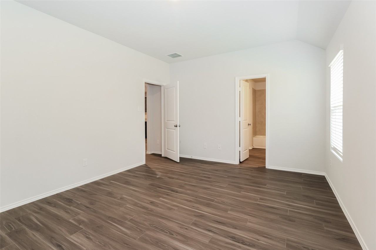 432 Woodhouse Way - Photo 7 of 13