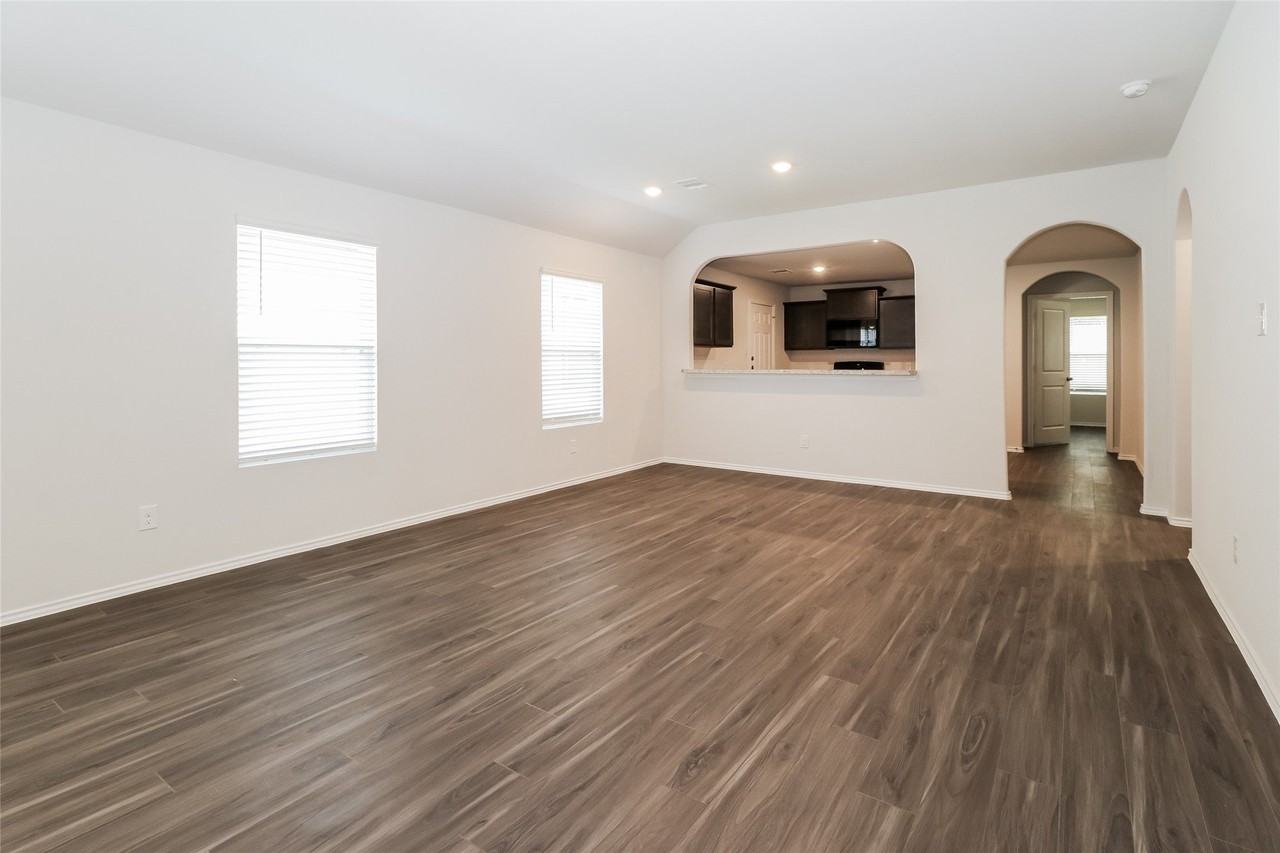 500 Woodhouse Way - Photo 4 of 13