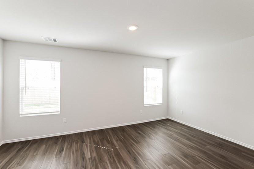 435 Thompson Pl - Photo 6 of 14