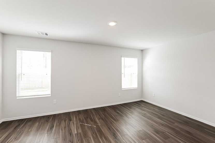 508 Woodhouse Way - Photo 4 of 12
