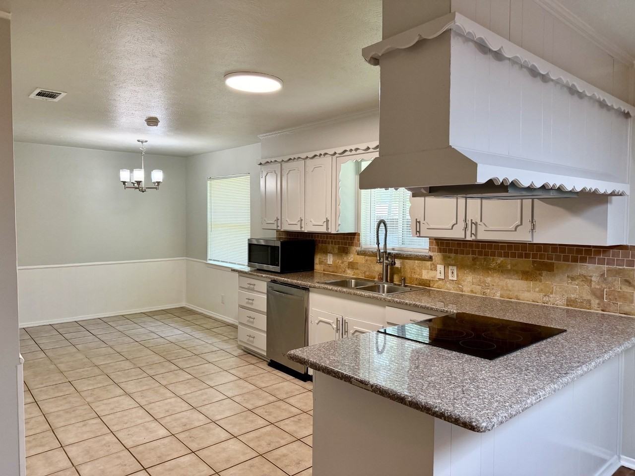 1212 Linden Dr - Photo 4 of 18