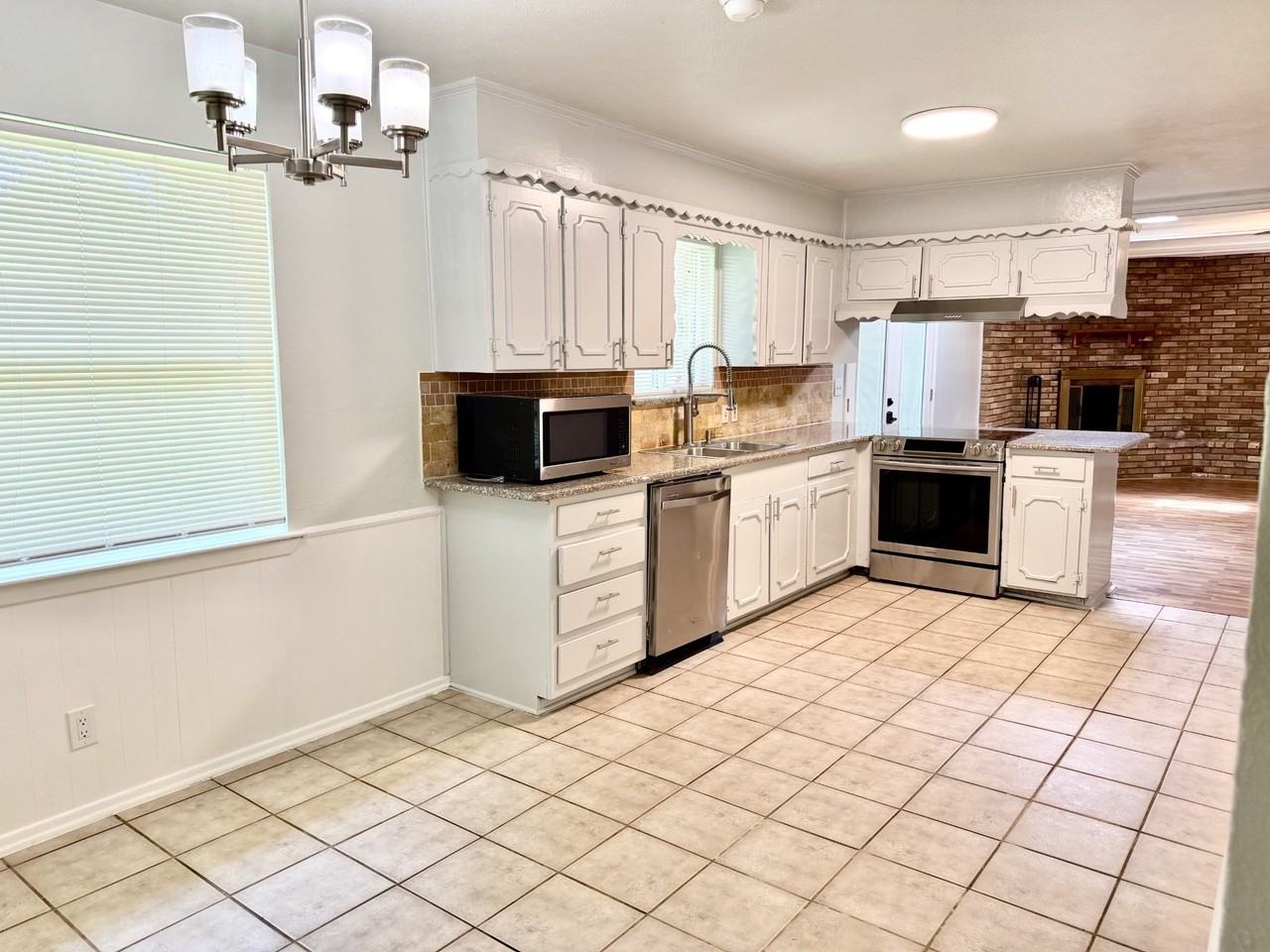 1212 Linden Dr - Photo 5 of 18