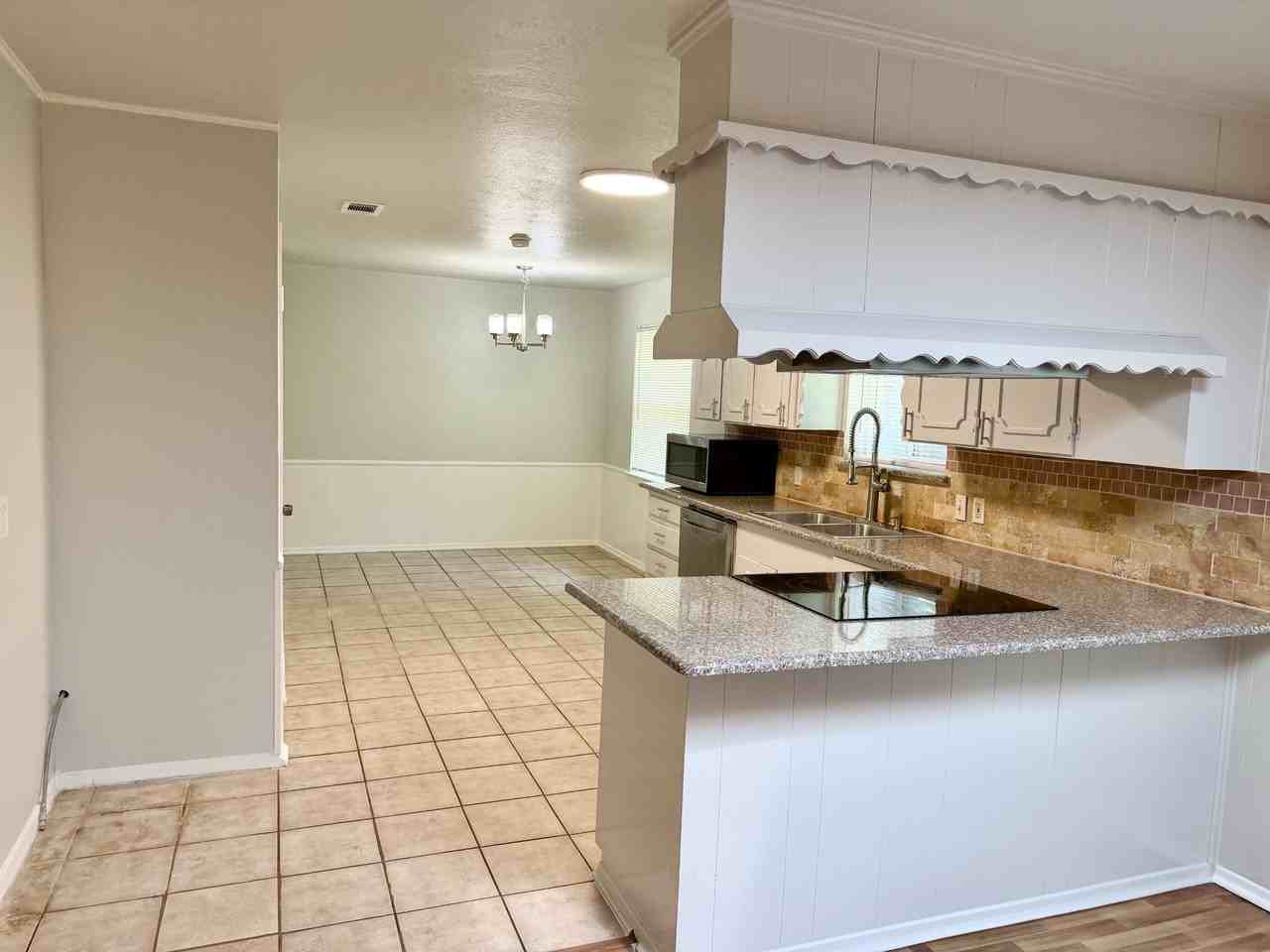 1212 Linden Dr - Photo 7 of 18