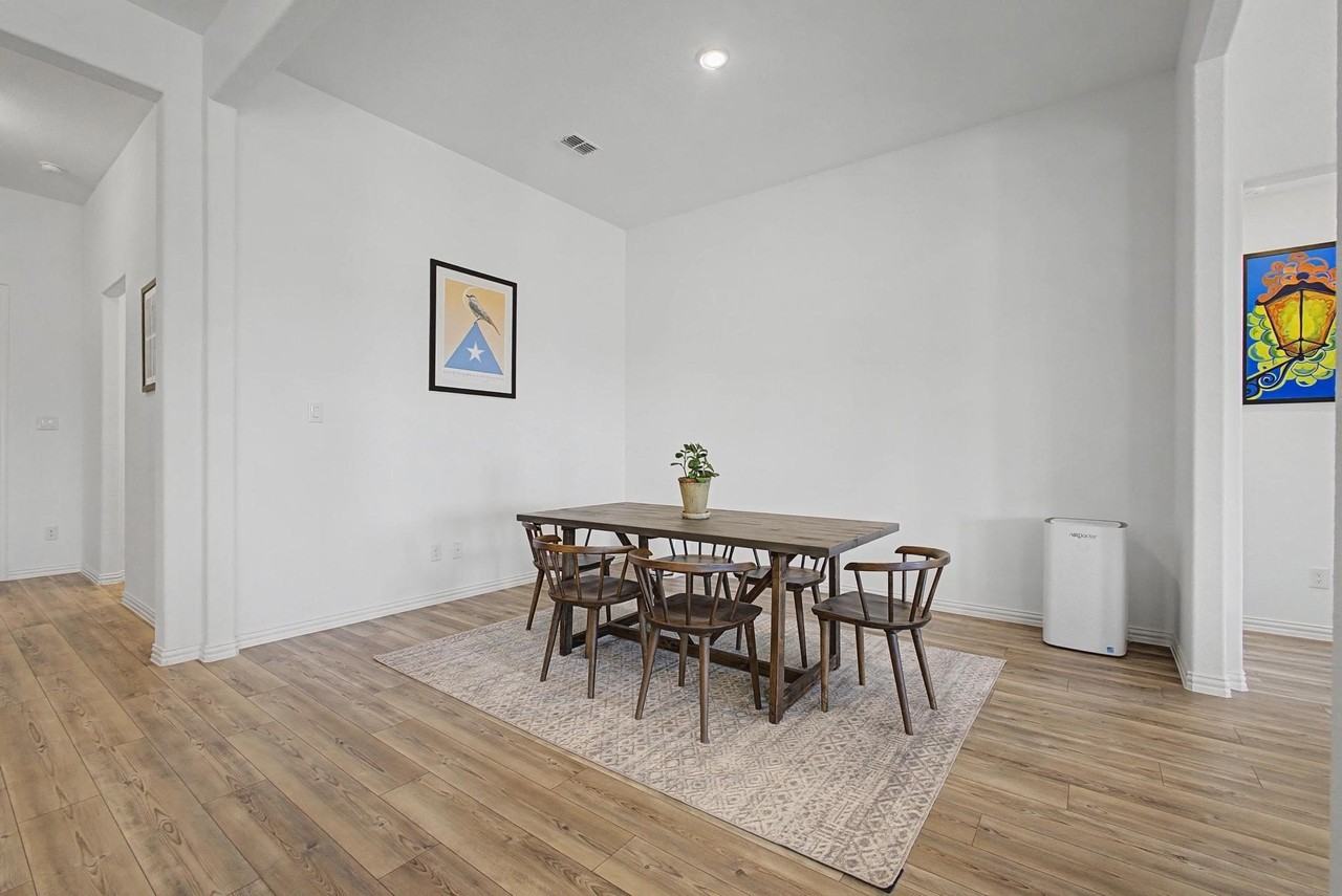 1724 Emmanuel Ln - Photo 4 of 35