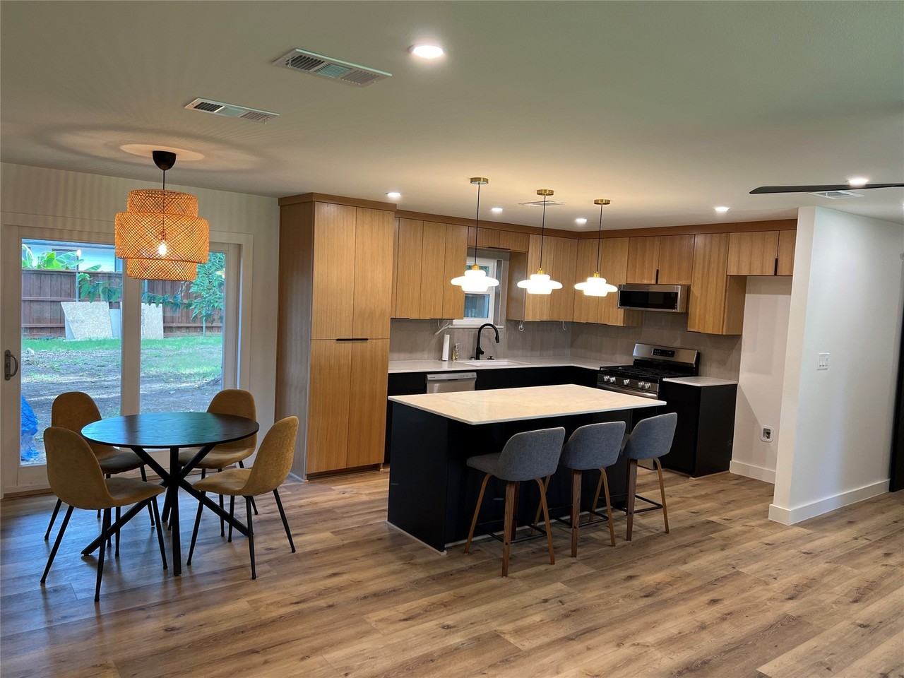 607 Cain St - Photo 2 of 25