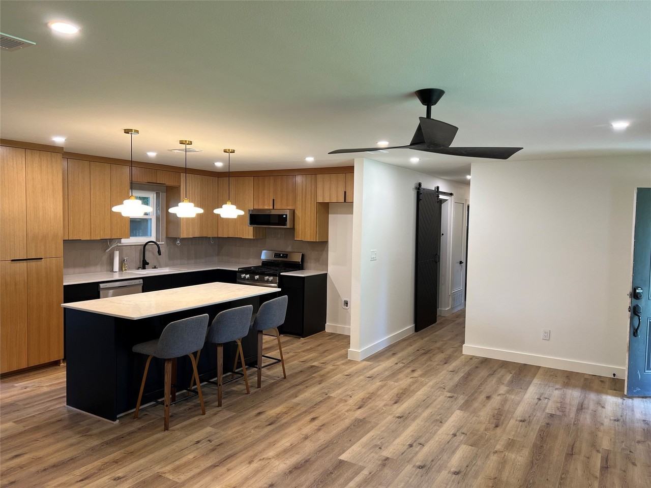 607 Cain St - Photo 3 of 25