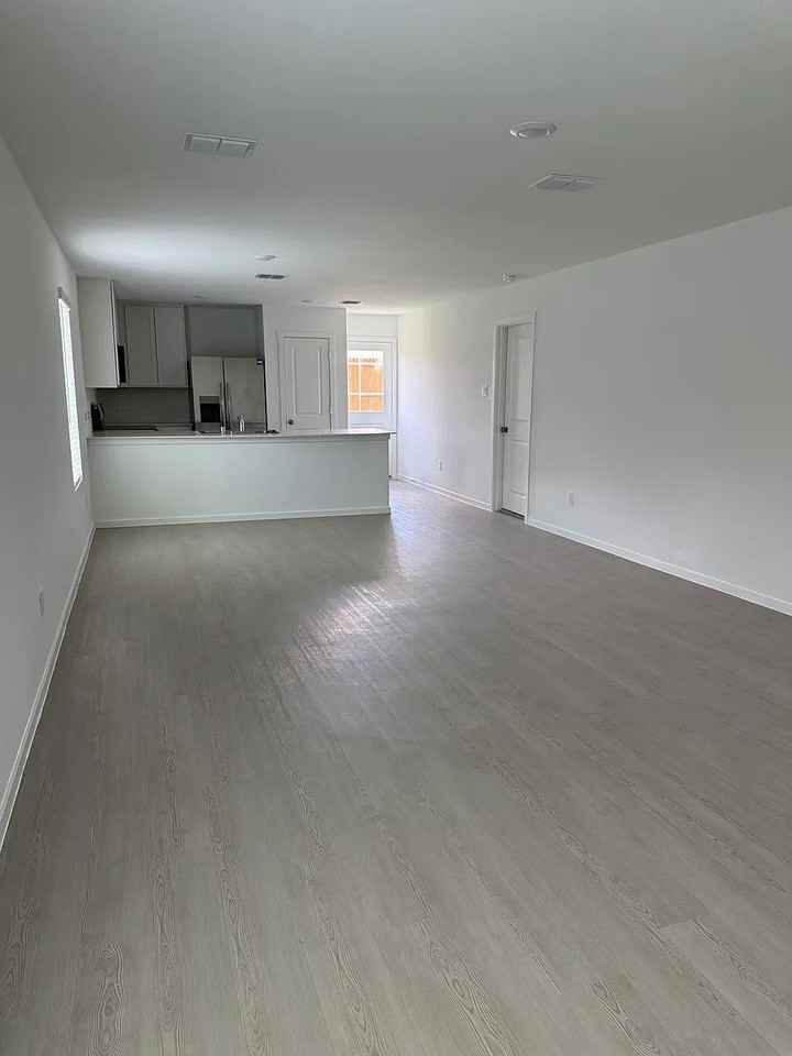 6410 Glade St - Photo 3 of 8