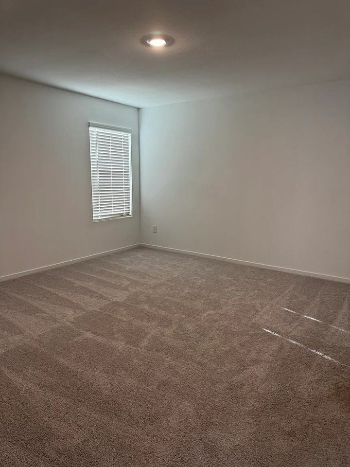 6410 Glade St - Photo 4 of 8