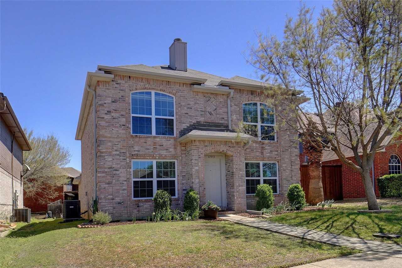 1703 Creekpoint Dr - Photo 3 of 30