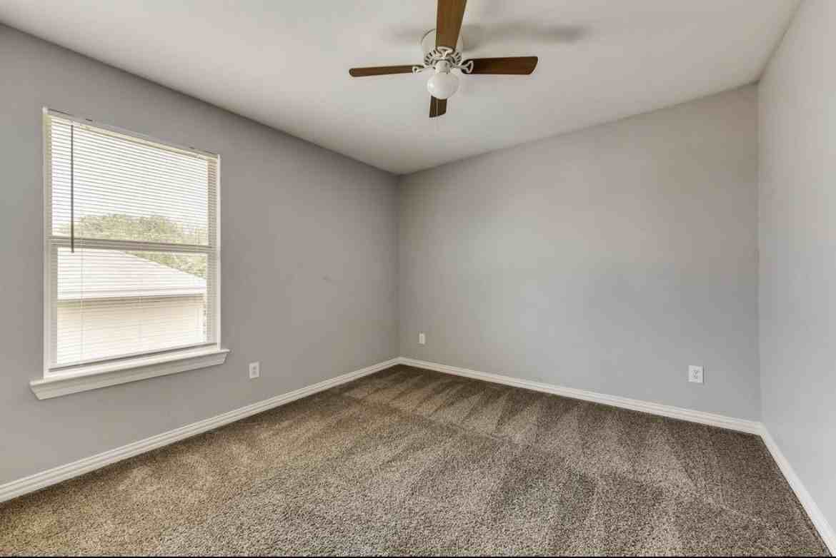 8011 Arbor Ave - Photo 4 of 7