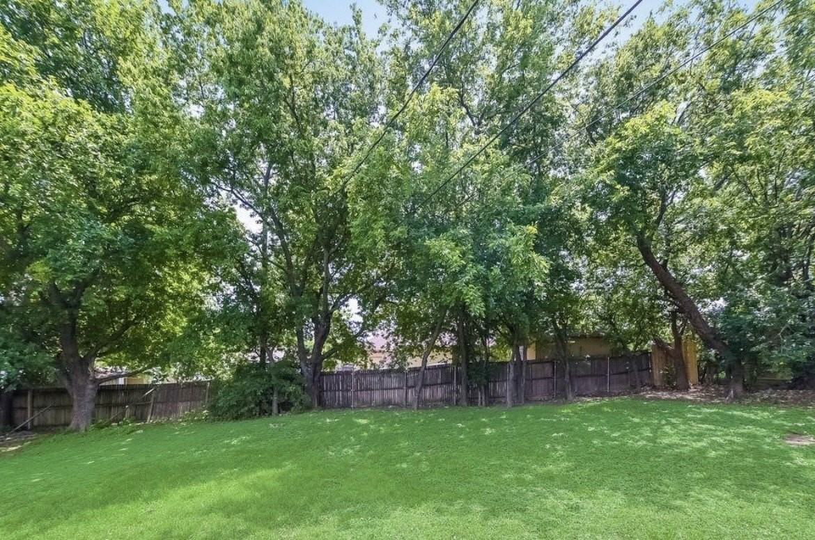 8009 Arbor Ave - Photo 3 of 8