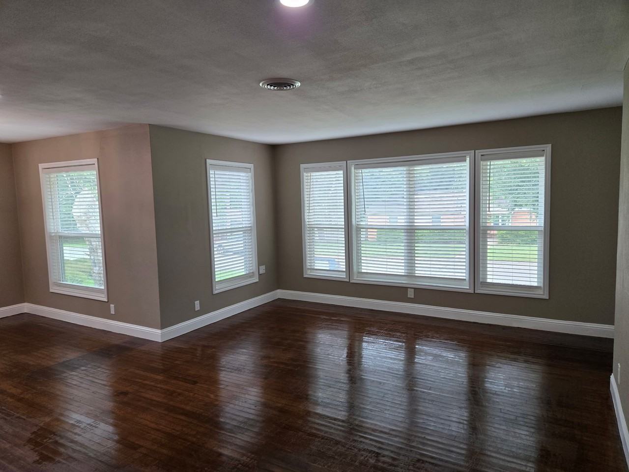 3251 W Fuller Ave - Photo 3 of 6