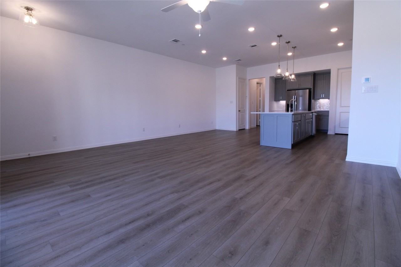 1221 Doris May Dr - Photo 5 of 40