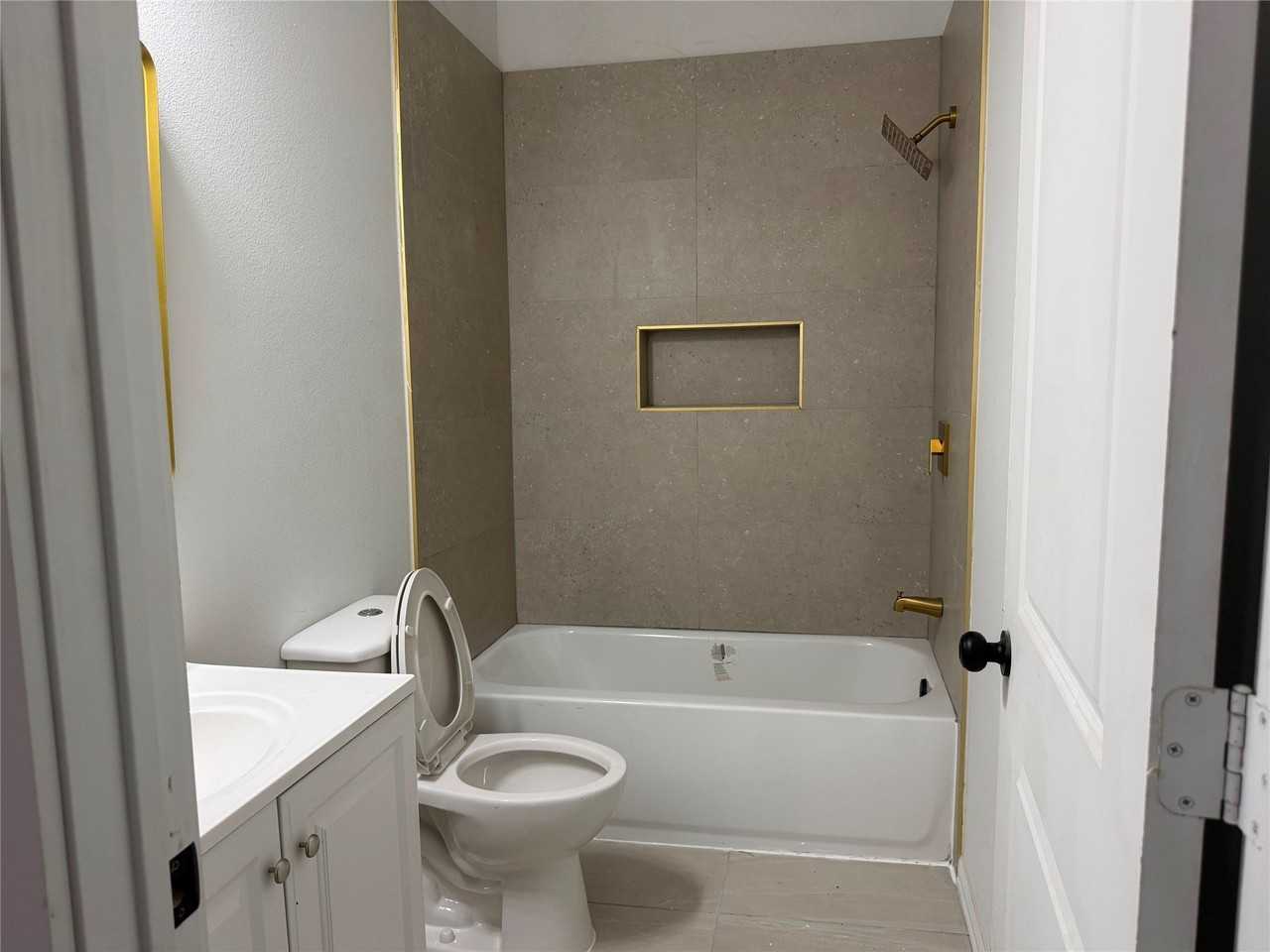 2910 Birmingham Ave - Photo 2 of 15