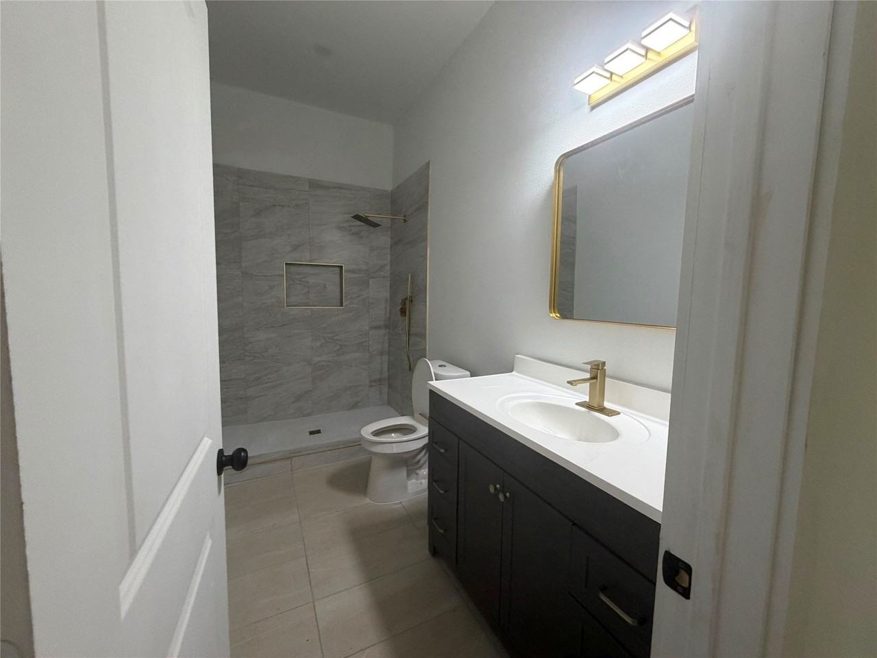 2910 Birmingham Ave - Photo 3 of 15