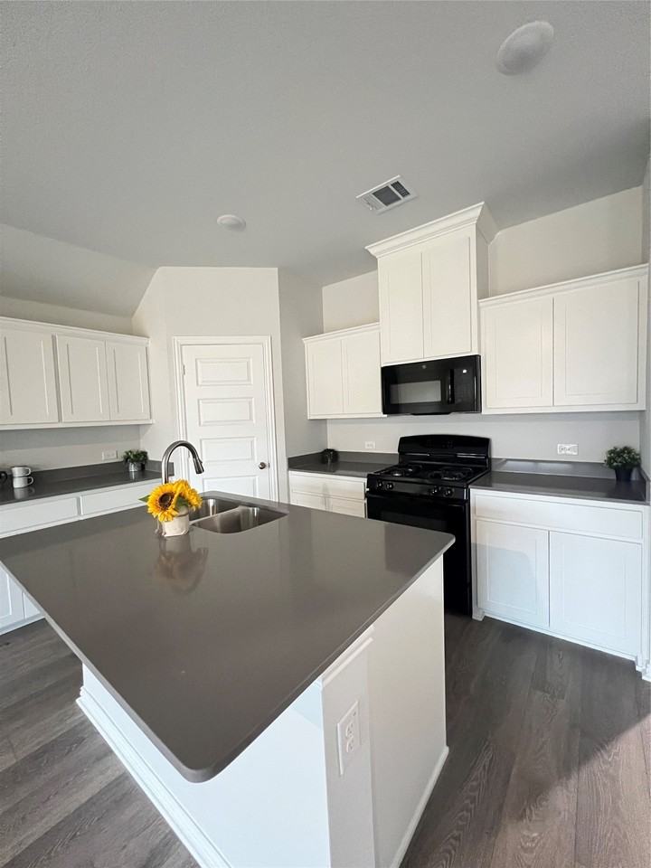553 Meadow Run Dr - Photo 3 of 35