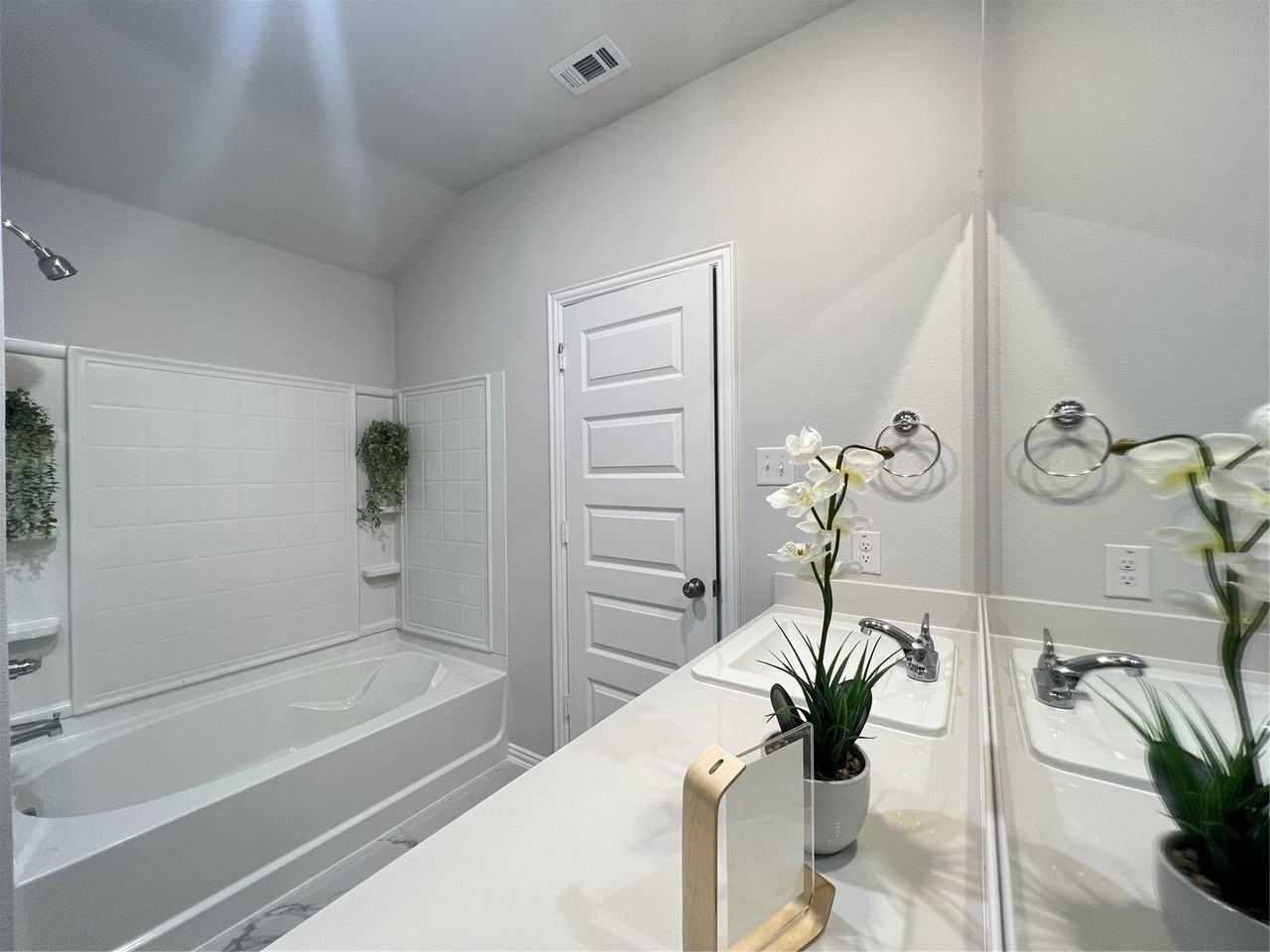 553 Meadow Run Dr - Photo 6 of 35