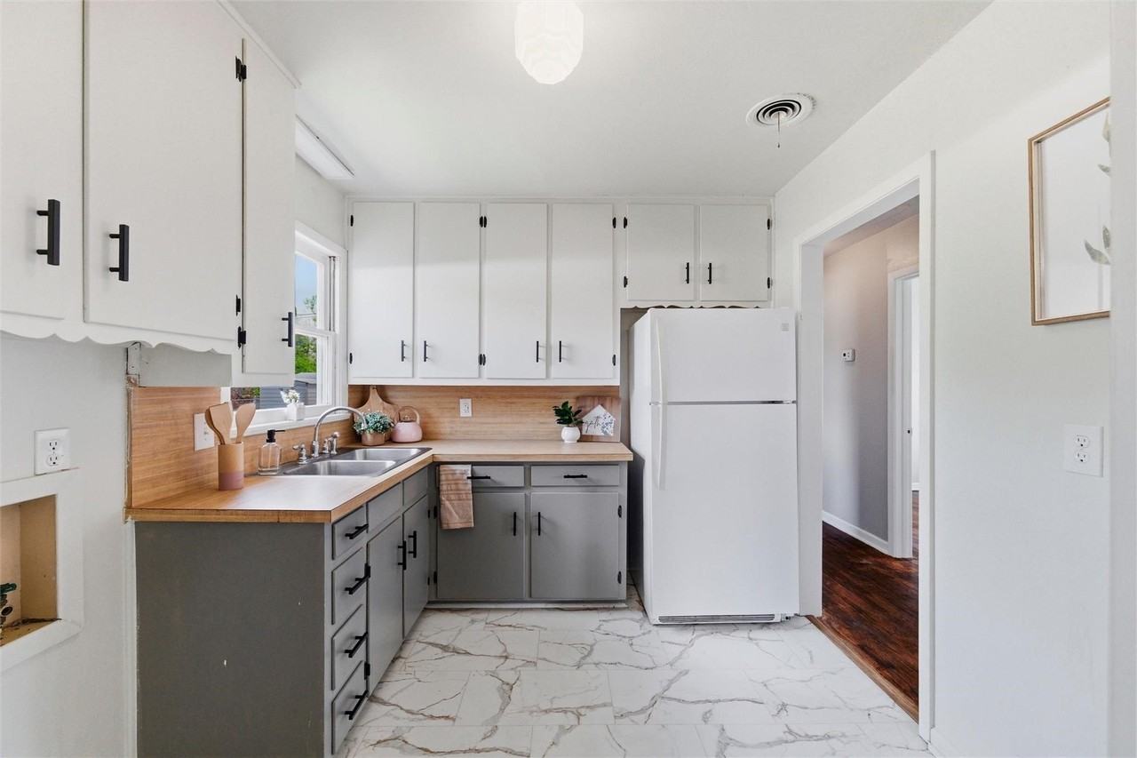 1308 Rose Ave - Photo 3 of 27