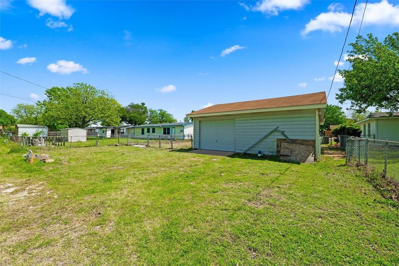 1308 Rose Ave - Photo 5 of 27
