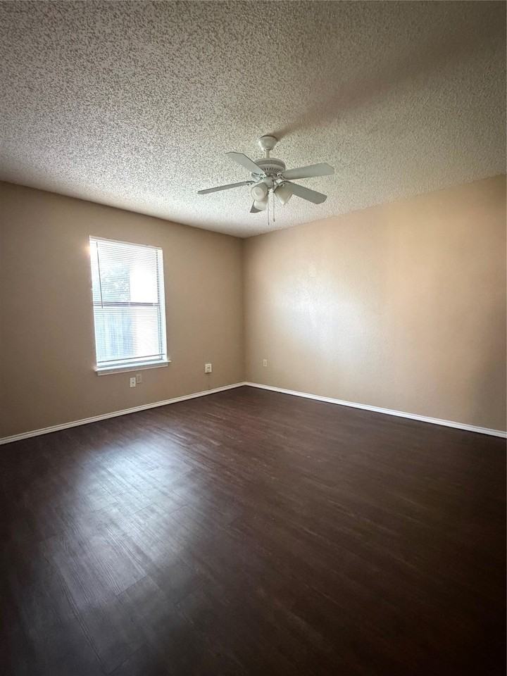 2530 Indigo Ln - Photo 2 of 24