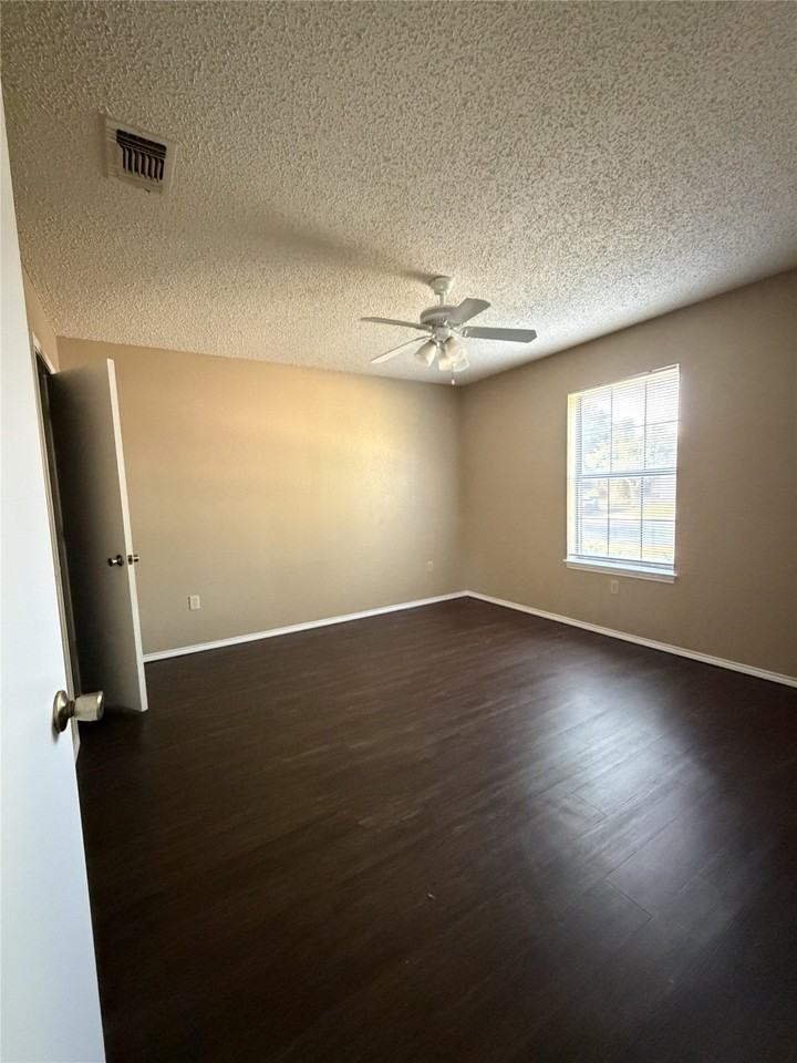 2530 Indigo Ln - Photo 3 of 24