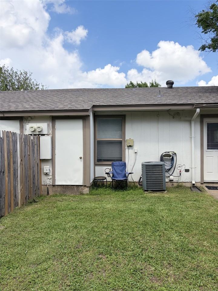 2530 Indigo Ln - Photo 6 of 24
