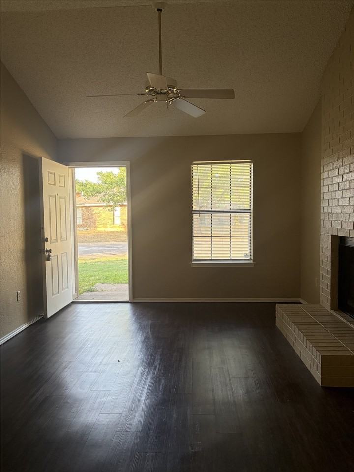 2530 Indigo Ln - Photo 7 of 24