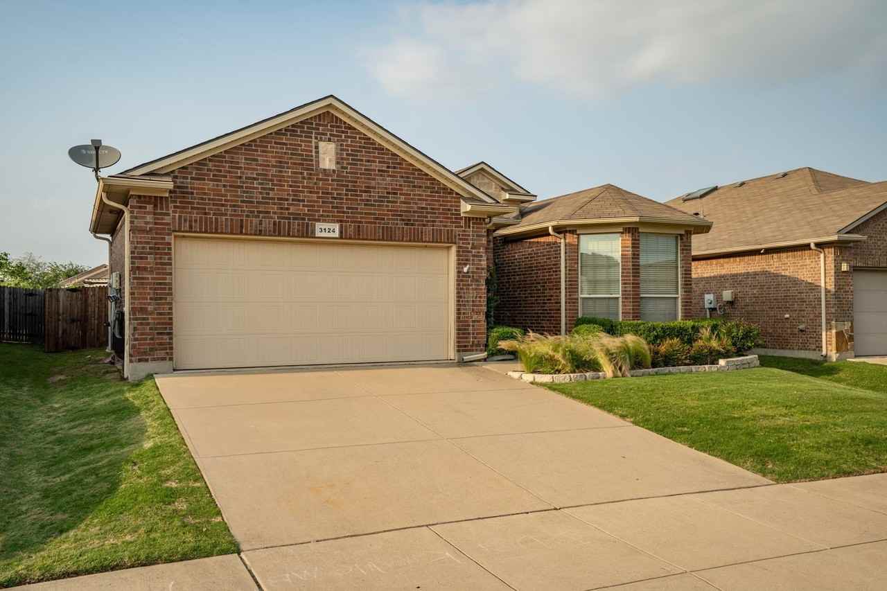 3124 Buckthorn Ln - Photo 2 of 21