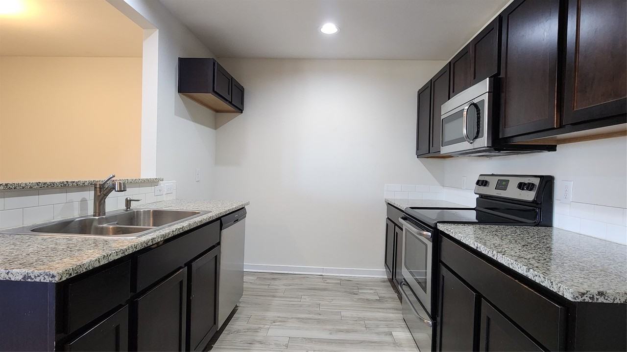 931 Robineta Ln - Photo 2 of 17