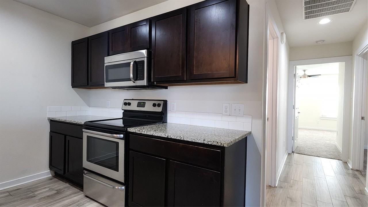 931 Robineta Ln - Photo 6 of 17