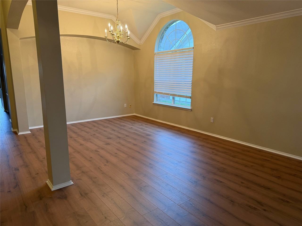 1630 Lagonda Ln - Photo 5 of 31