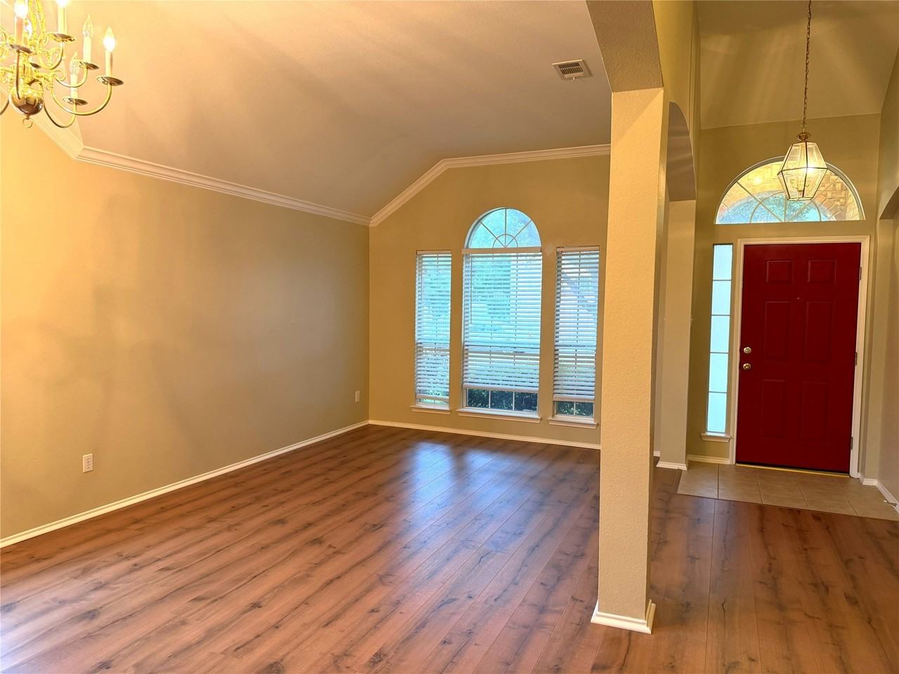 1630 Lagonda Ln - Photo 7 of 31