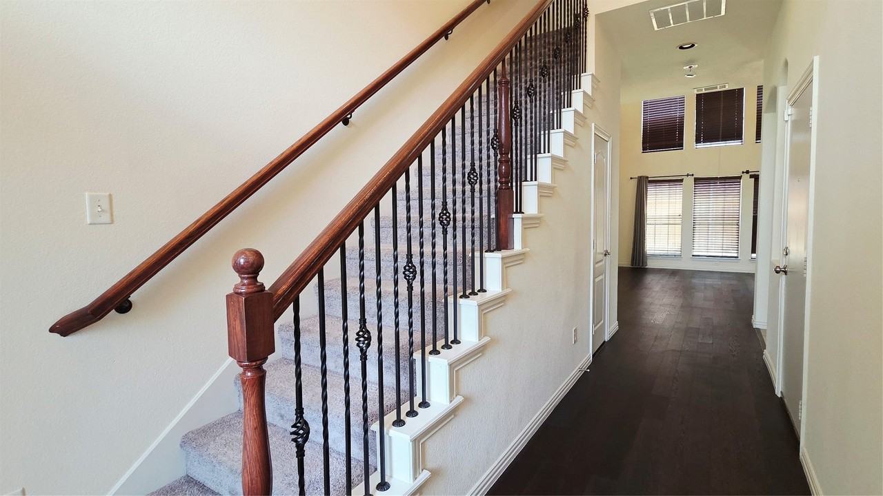 3676 Vienna St - Photo 4 of 25