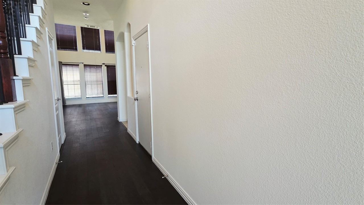 3676 Vienna St - Photo 5 of 25