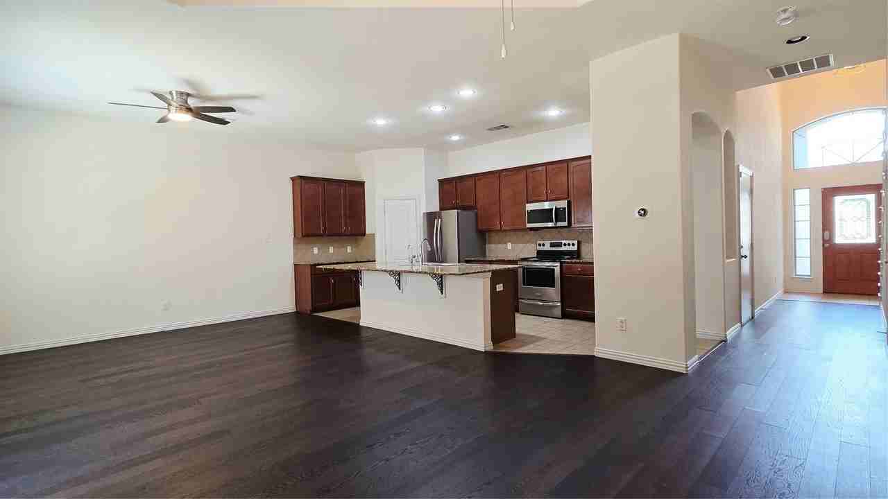 3676 Vienna St - Photo 7 of 25