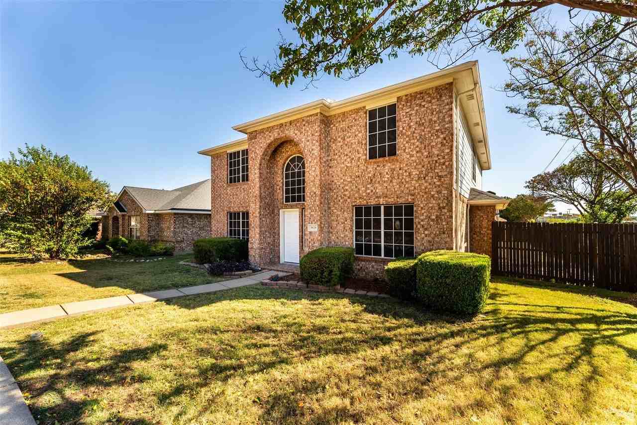 3929 Acorn Ln - Photo 2 of 40