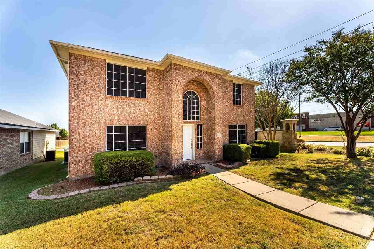 3929 Acorn Ln - Photo 3 of 40