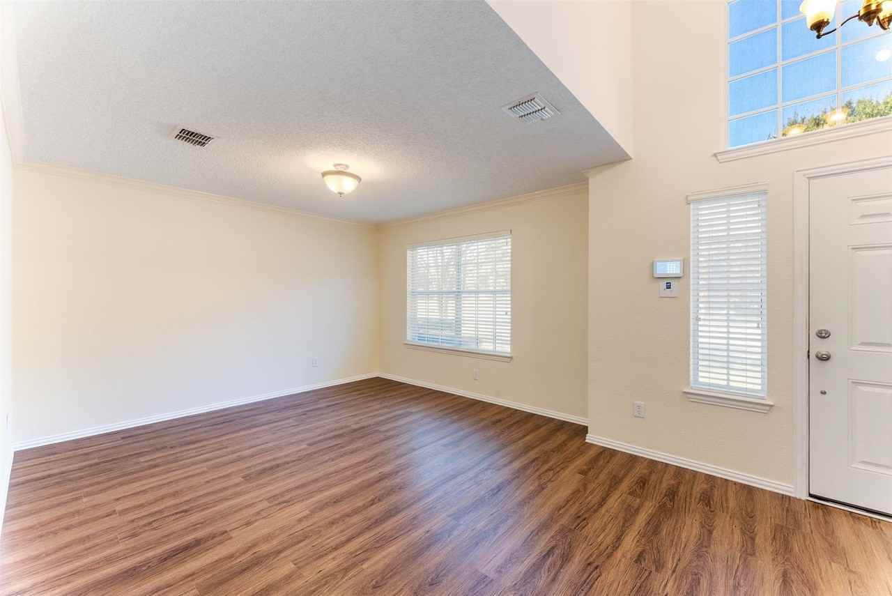 3929 Acorn Ln - Photo 4 of 40