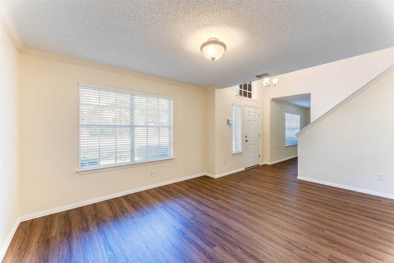 3929 Acorn Ln - Photo 5 of 40