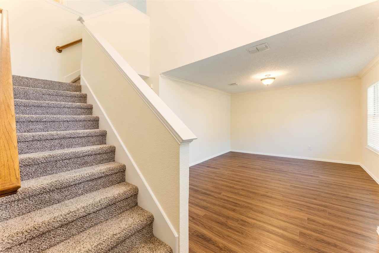 3929 Acorn Ln - Photo 7 of 40
