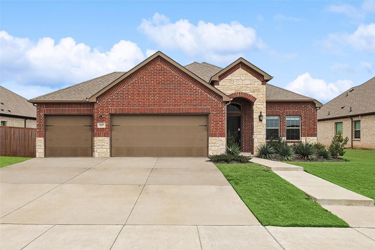 537 Oleander Dr - Photo 2 of 30