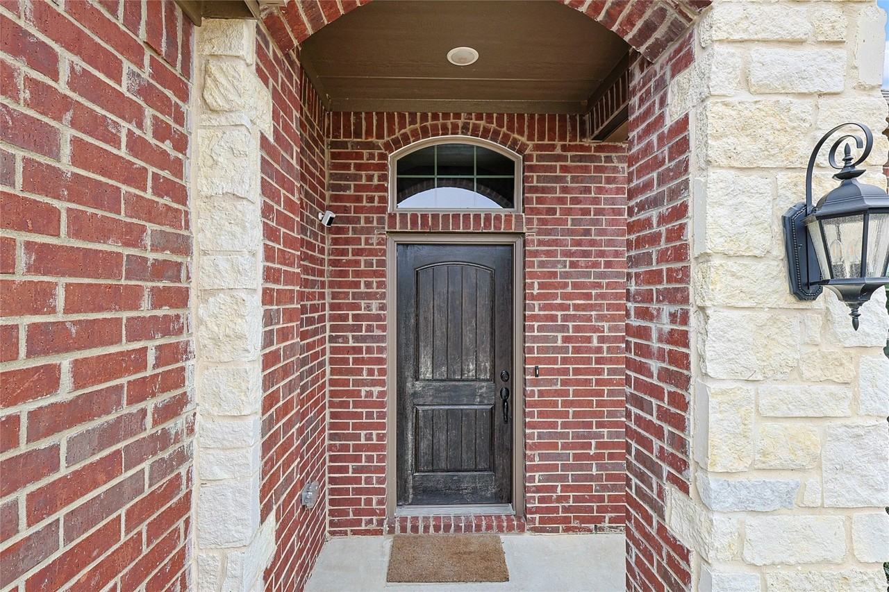 537 Oleander Dr - Photo 3 of 30