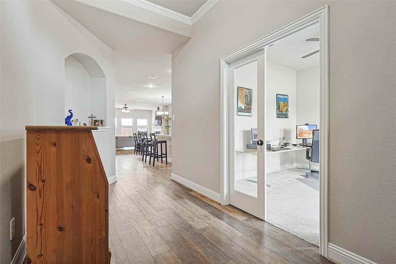 537 Oleander Dr - Photo 5 of 30
