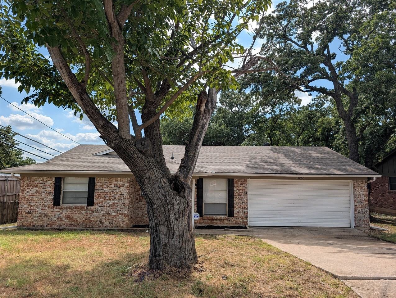 1820 Warren Ln