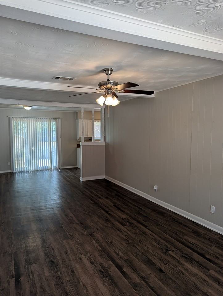 1820 Warren Ln - Photo 4 of 18
