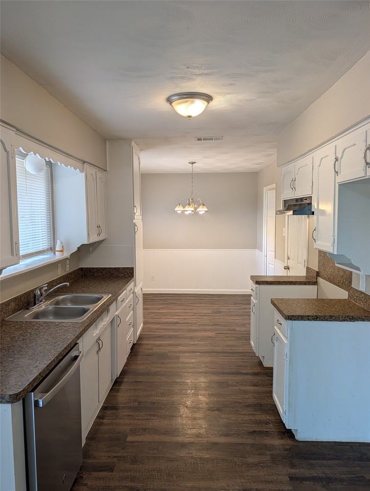 1820 Warren Ln - Photo 6 of 18