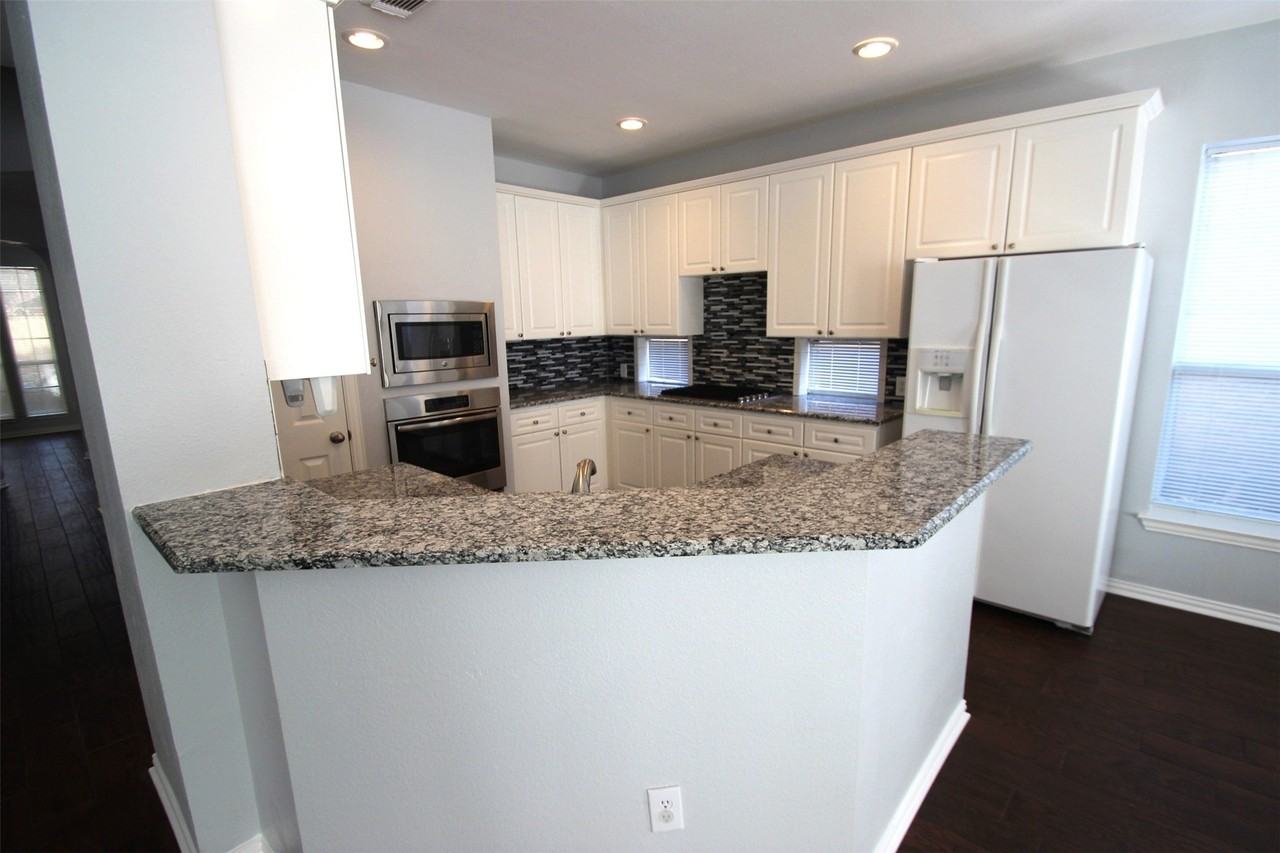18620 Gibbons Dr - Photo 3 of 22