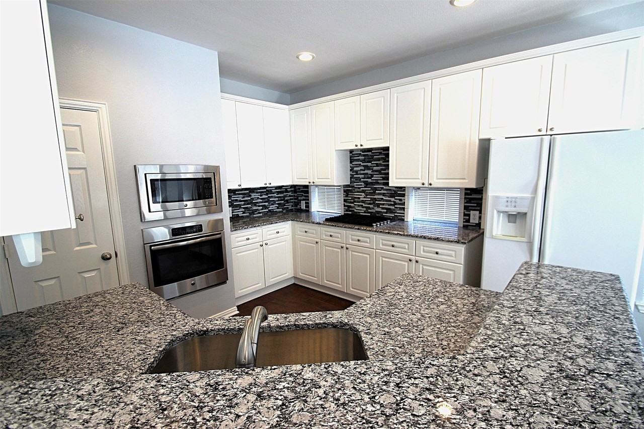 18620 Gibbons Dr - Photo 4 of 22