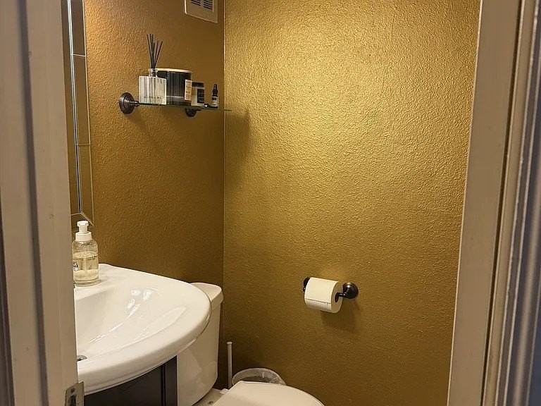 4520 Holland Ave - Photo 3 of 9