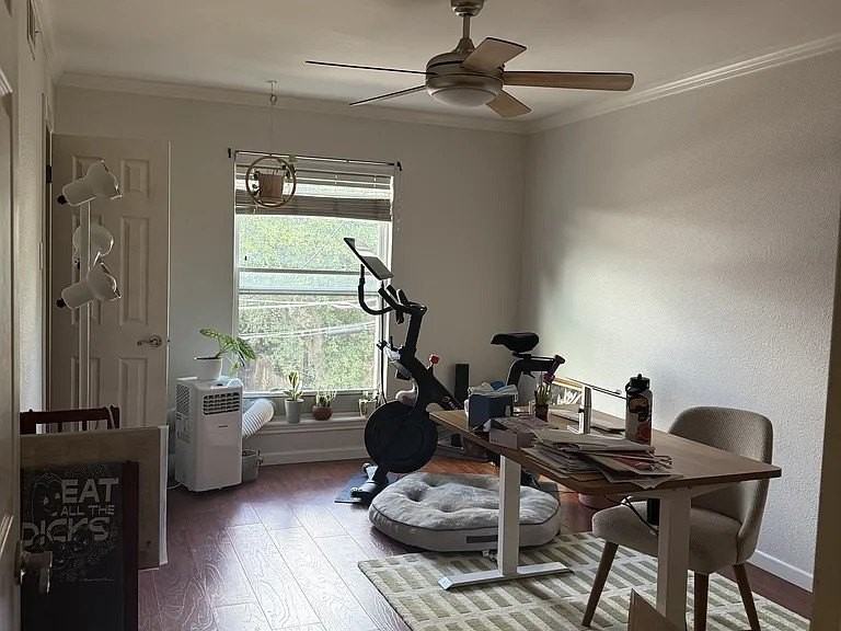 4520 Holland Ave - Photo 6 of 9